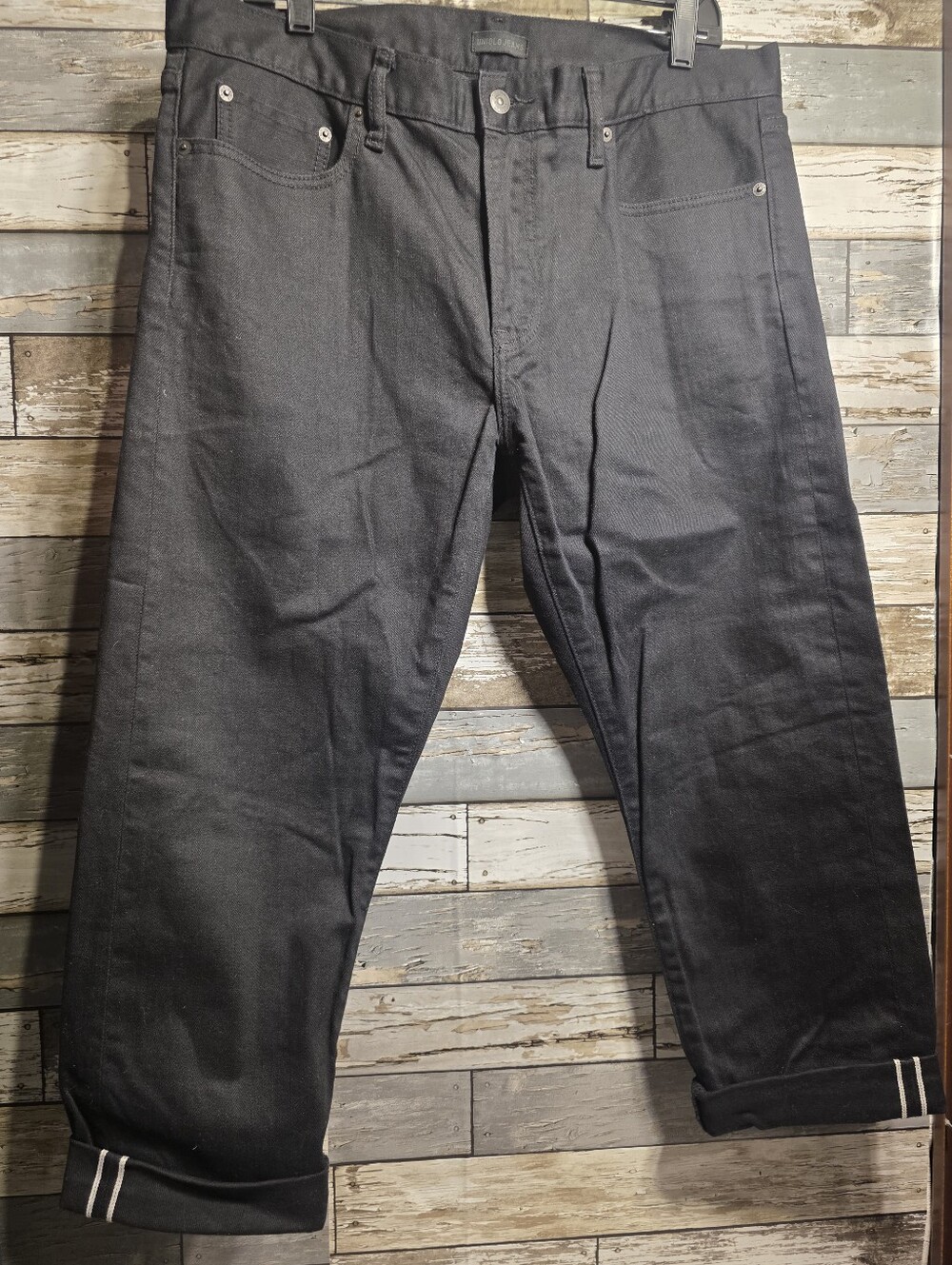 Uniqlo Straight-Leg Jeans in Black